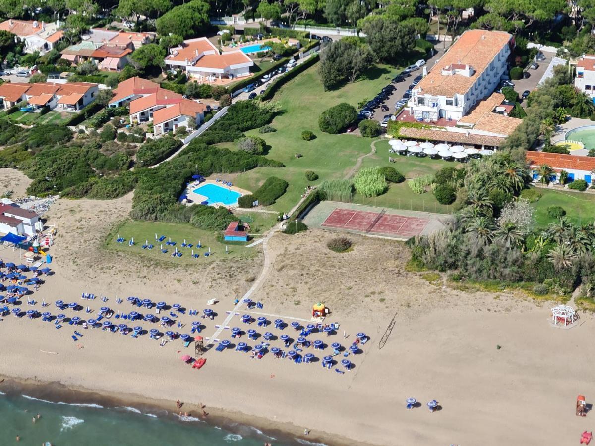Hotel Della Baia Baia Domizia Exterior photo
